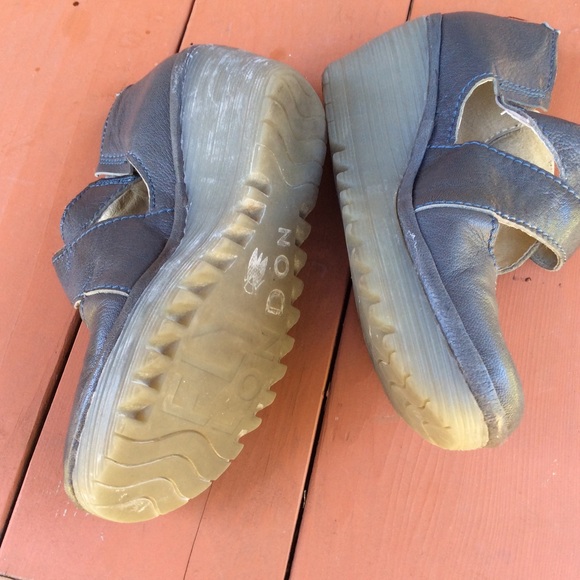 London Fly cross back wedge shoes Sz 8 Gray - Picture 4 of 6